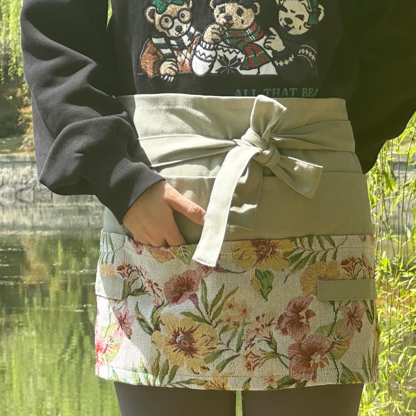 Garden Apron for Woman, Serve Apron Cute, Flora Half Apron with 8 Pockets, Valentines Gift for Mom Wife Girlfriend