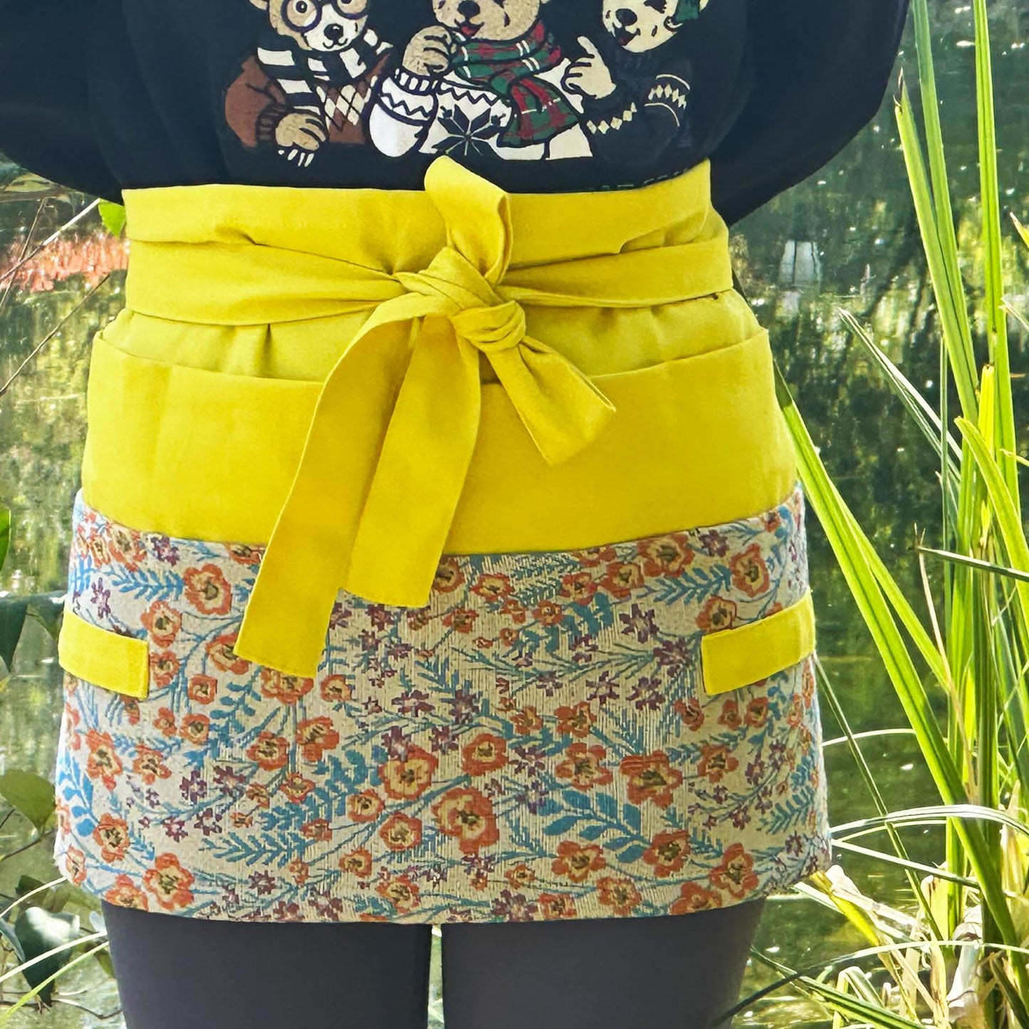Garden Apron for Woman, Serve Apron Cute, Flora Half Apron with 8 Pockets, Valentines Gift for Mom Wife Girlfriend