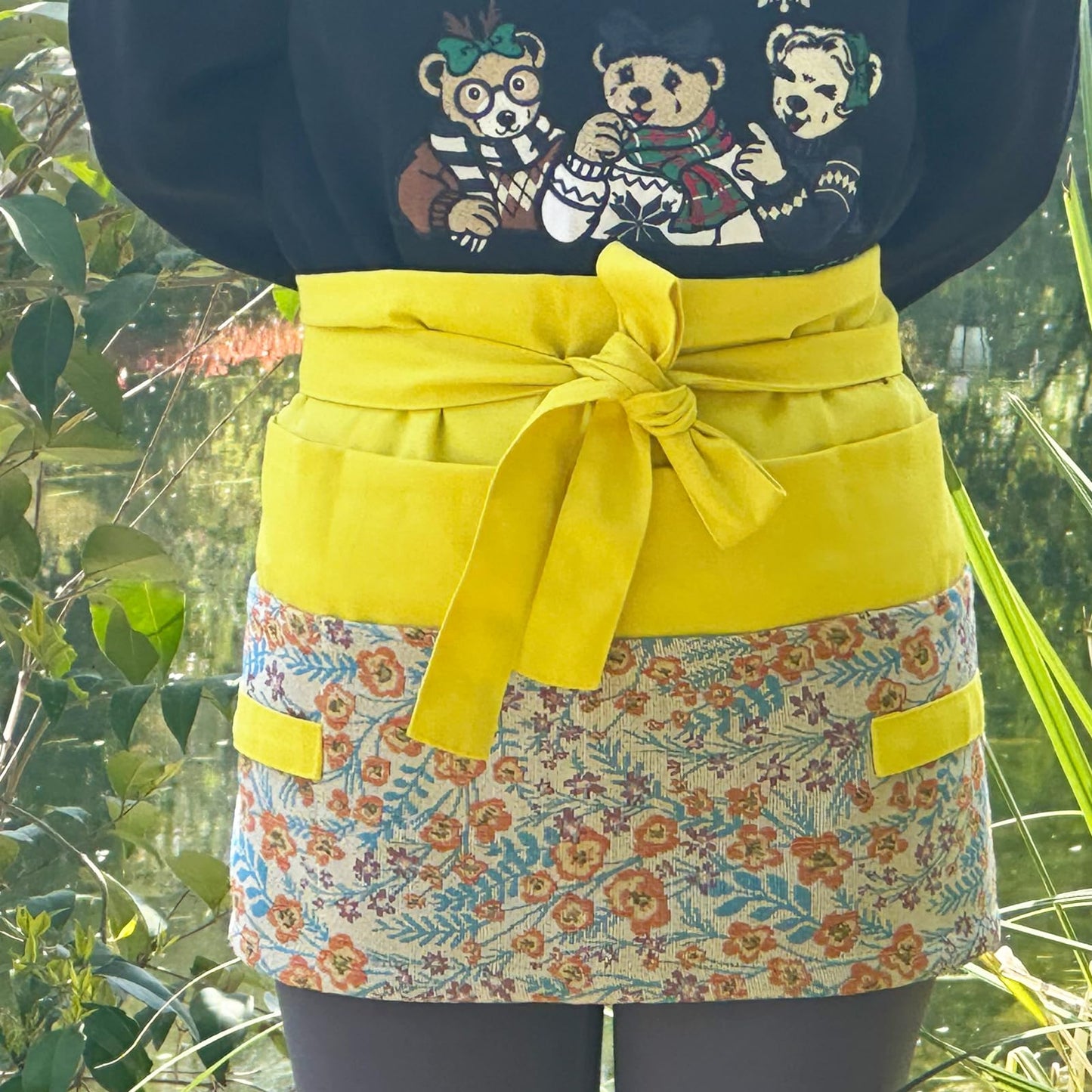 Garden Apron for Woman, Serve Apron Cute, Flora Half Apron with 8 Pockets, Valentines Gift for Mom Wife Girlfriend