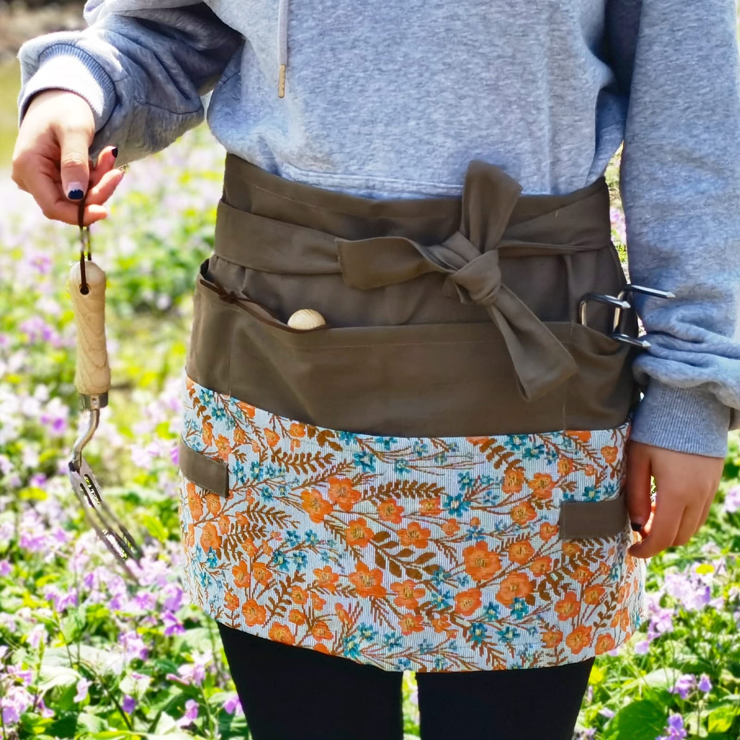 Garden Apron for Woman, Serve Apron Cute, Flora Half Apron with 8 Pockets, Valentines Gift for Mom Wife Girlfriend