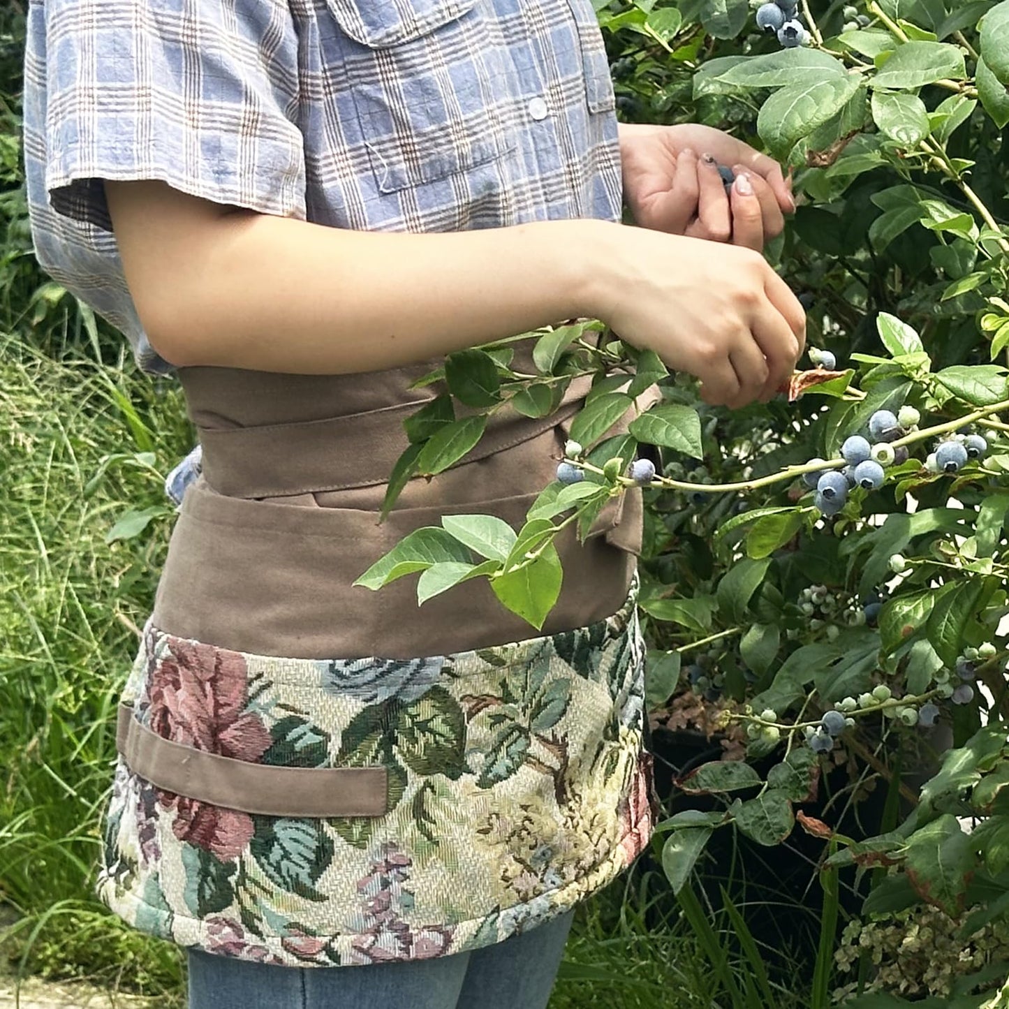 Garden Apron for Woman, Serve Apron Cute, Flora Half Apron with 8 Pockets, Valentines Gift for Mom Wife Girlfriend