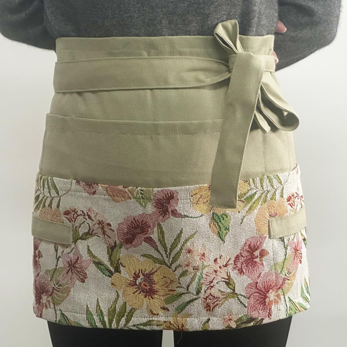 Garden Apron for Woman, Serve Apron Cute, Flora Half Apron with 8 Pockets, Valentines Gift for Mom Wife Girlfriend