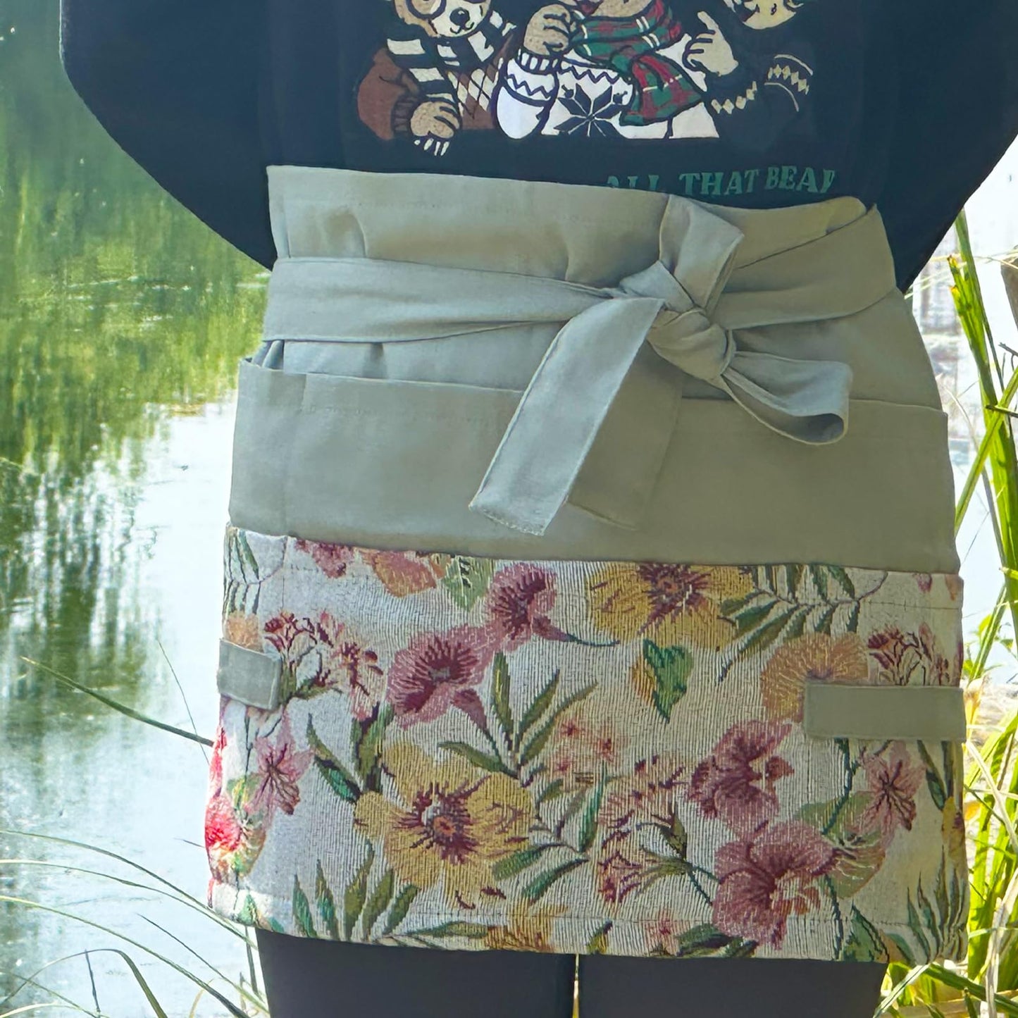 Garden Apron for Woman, Serve Apron Cute, Flora Half Apron with 8 Pockets, Valentines Gift for Mom Wife Girlfriend