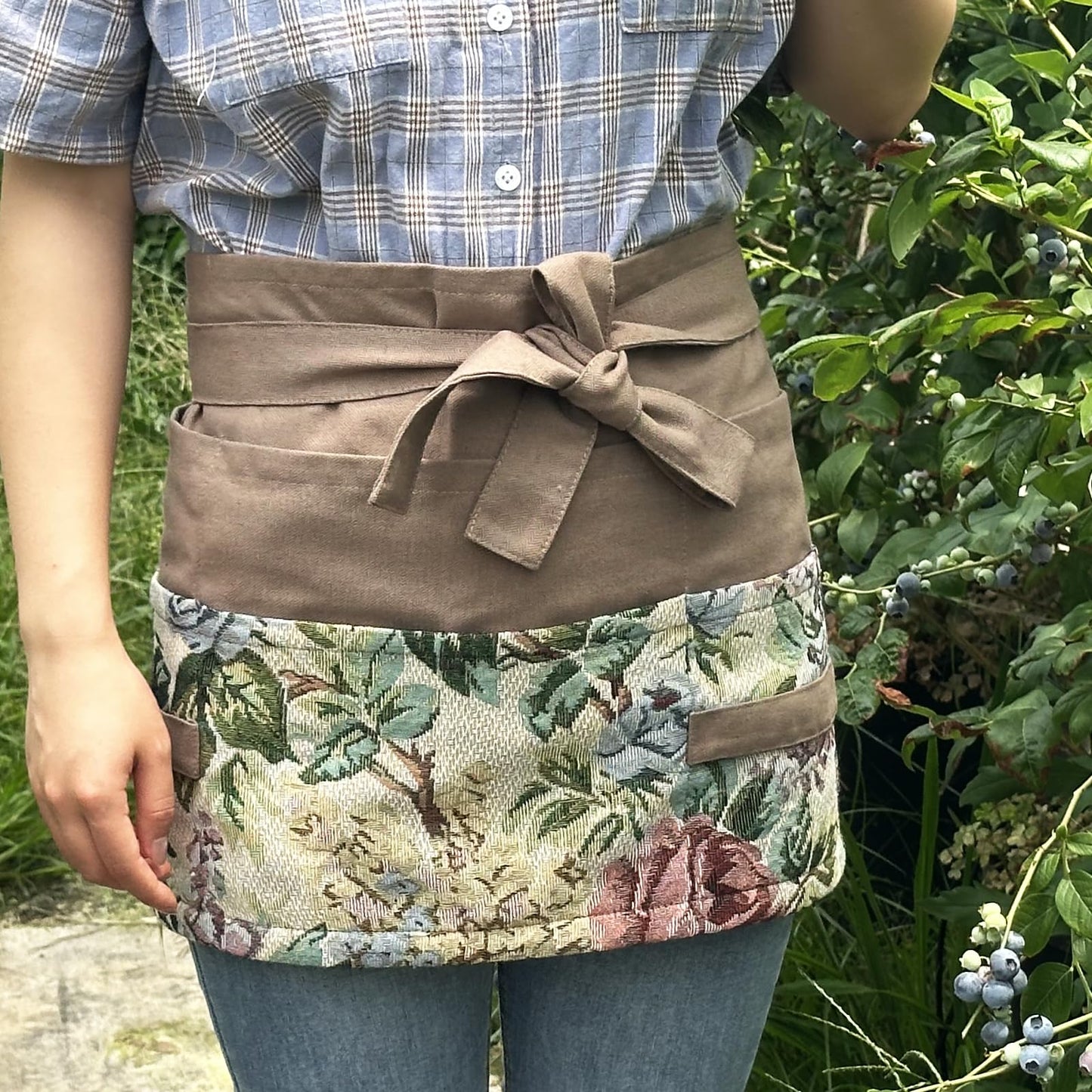 Garden Apron for Woman, Serve Apron Cute, Flora Half Apron with 8 Pockets, Valentines Gift for Mom Wife Girlfriend