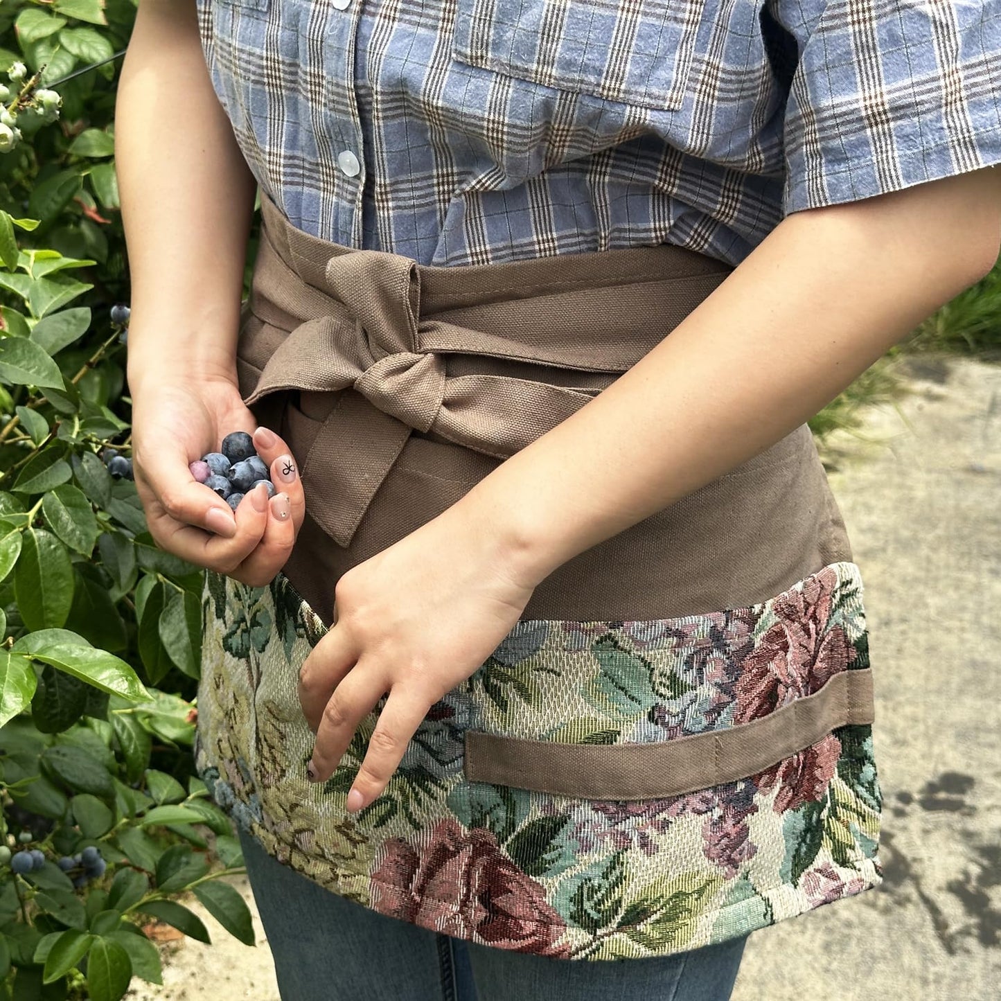 Garden Apron for Woman, Serve Apron Cute, Flora Half Apron with 8 Pockets, Valentines Gift for Mom Wife Girlfriend