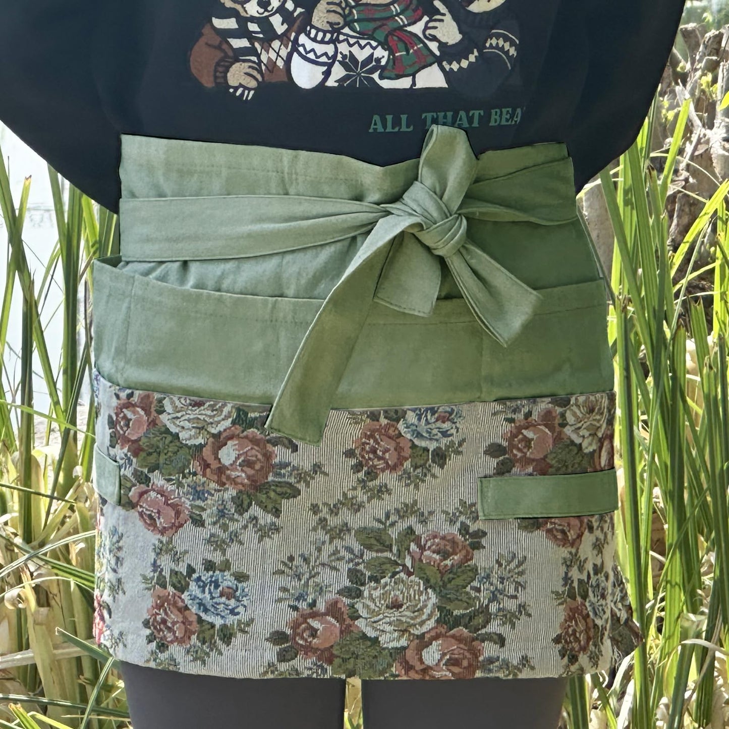 Garden Apron for Woman, Serve Apron Cute, Flora Half Apron with 8 Pockets, Valentines Gift for Mom Wife Girlfriend