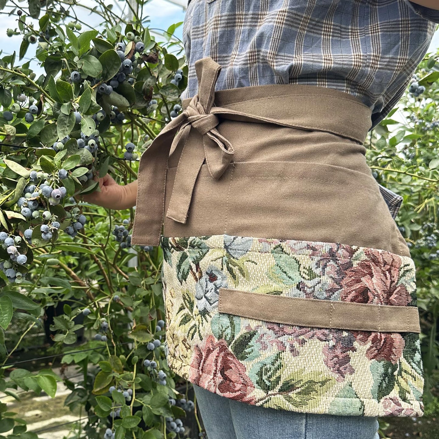 Garden Apron for Woman, Serve Apron Cute, Flora Half Apron with 8 Pockets, Valentines Gift for Mom Wife Girlfriend